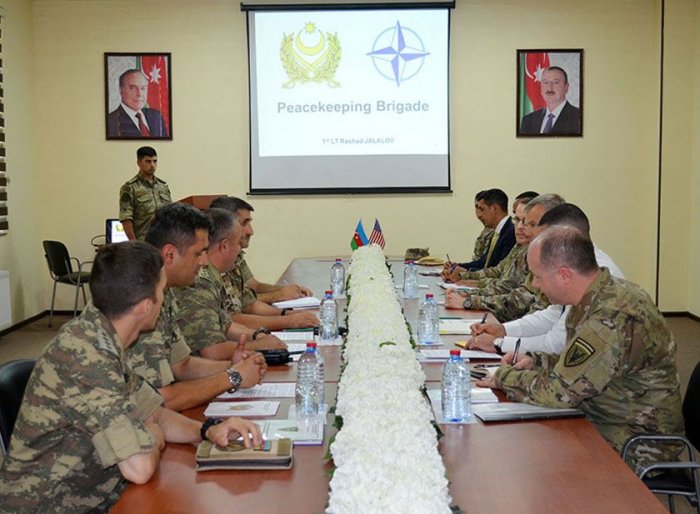    ABŞ generalı Azərbaycanda hərbi hissədə olub   