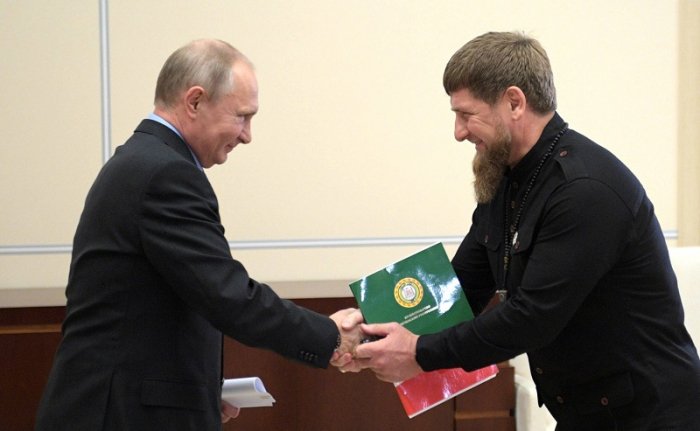 Putin Kadırovu təltif etdi  
