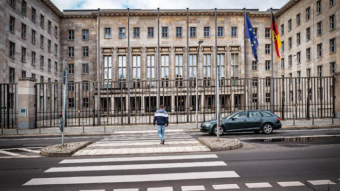   Öffentliche Schulden klettern auf Rekordhöhe  