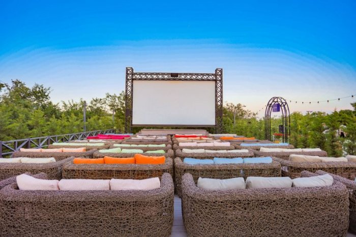“CinemaPlus” açıq havada yay kinoteatrını yenidən açdı