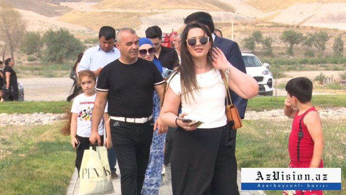     Böyük Qayıdış:    Ağalıya köçün    FİLMİ      