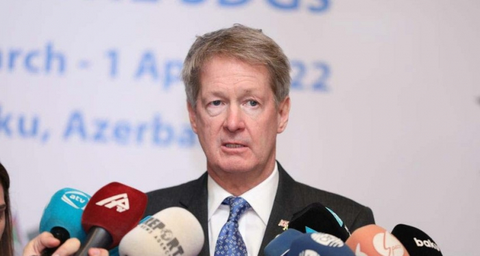 Britaniya səfiri Azərbaycan jurnalistlərini təbrik edib  
