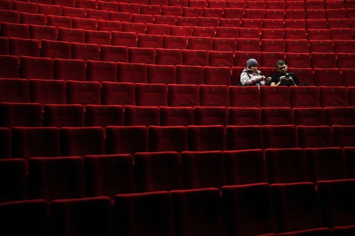 Rusiyada kinoteatrların 70%-i bağlana bilər  
