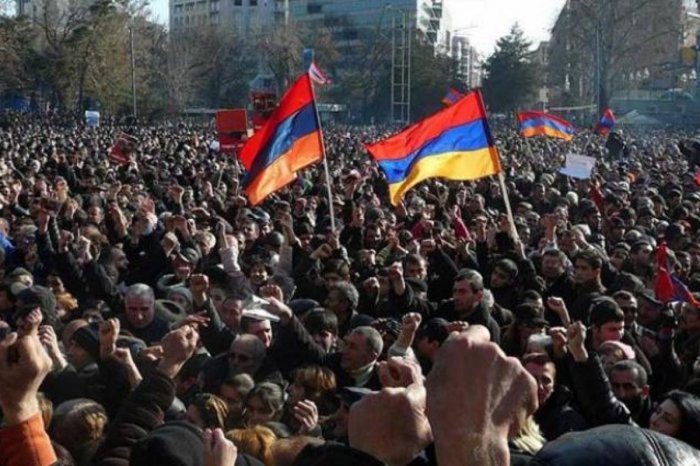    İrəvanda mitinq keçirilir     
