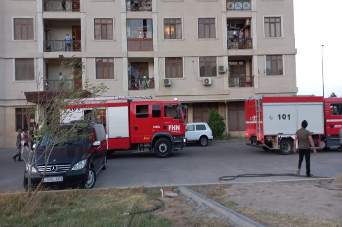    Jurnalistlər binasında yanğın başlayıb  
   