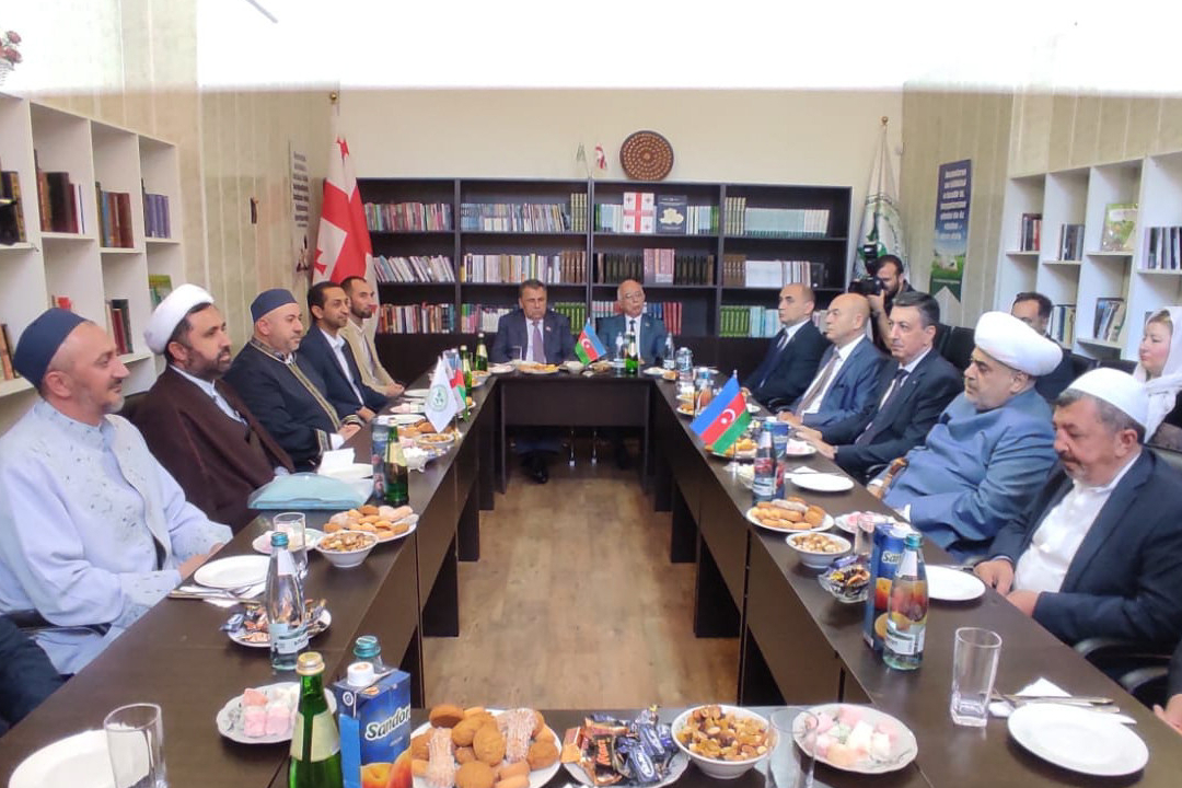 Allahşükür Paşazadə Tbilisidə Cümə məscidində olub
Allahşükür Paşazadə Tbilisidə Cümə məscidində olub