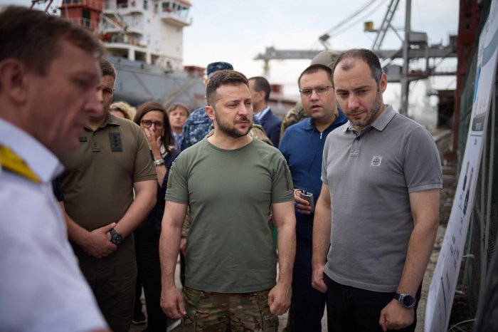    Zelenski Odessa limanına gedib   