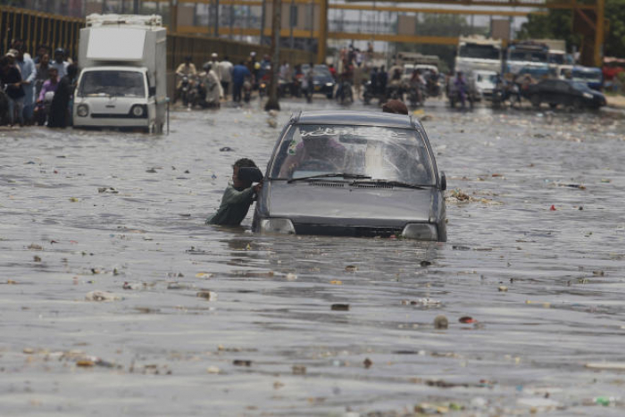   Al menos 312 muertos por fuertes lluvias monzónicas en Pakistán  