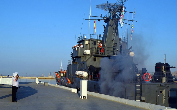   Los barcos militares de Azerbaiyán se encuentran en Rusia  