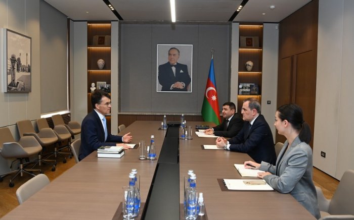 Nazir Şuşa haqqında əsər yazan alman alimlə görüşüb  
