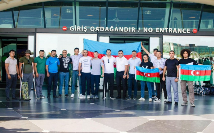 Türkiyədə müalicə alan 10 qazi Azərbaycana qayıdıb Türkiyədə müalicə alan 10 qazi Azərbaycana qayıdıb