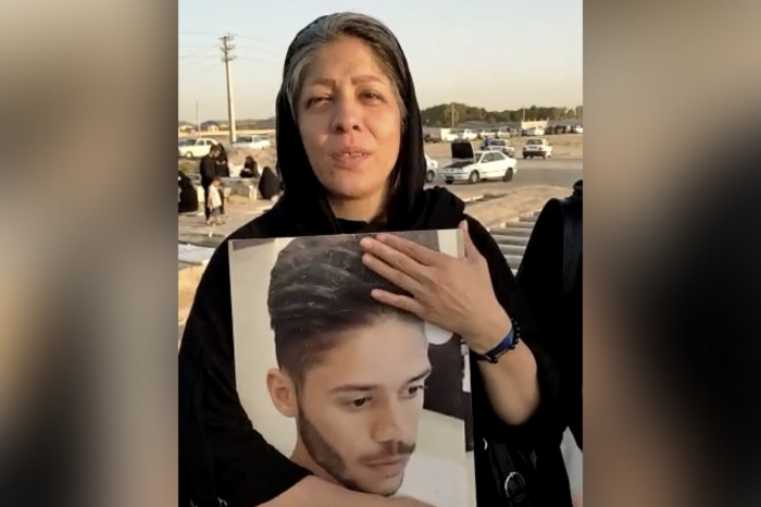    İranda oğlu polis tərəfindən öldürülən qadına    100 şallaq vurulacaq      