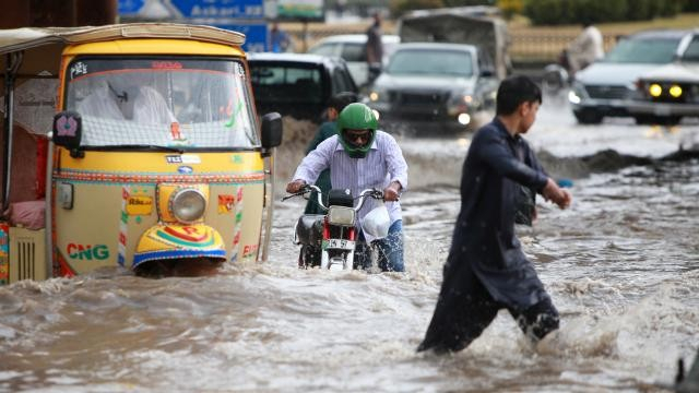 Pakistanında yağan yağış fəlakətə çevrilib