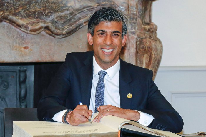    Conson Baş nazirliyə namizəd olan Sunakı dəstəkləməməyə çağırdı   