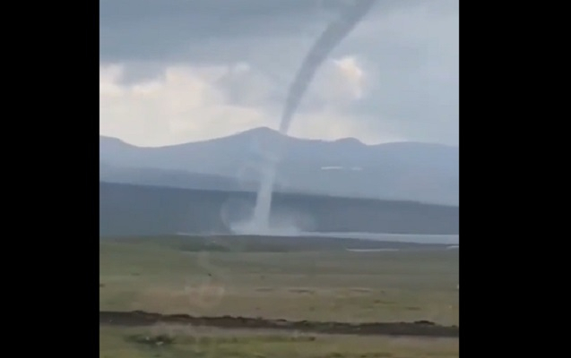    Kəlbəcərdə tornado baş verib -    Video     
   