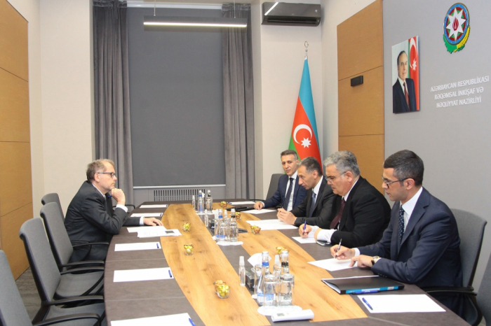 Ministro de Desarrollo Digital y Transporte de Azerbaiyán se reúne con el Secretario General de la OTIF