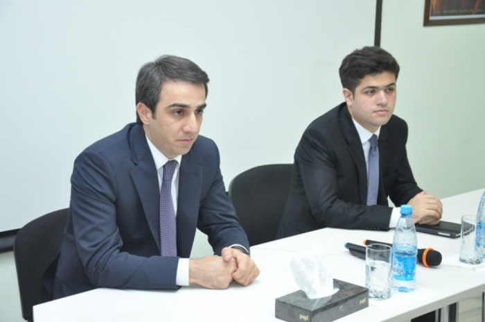  Sektor müdiri QHT-ləri tənqid edib 