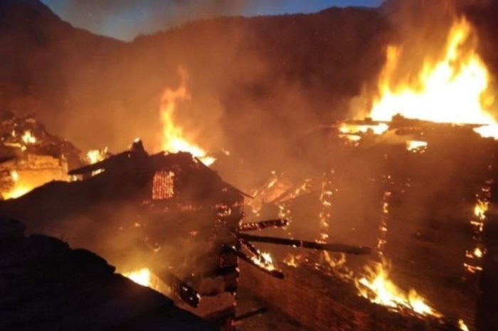    Hindistanda fişəng istehsalçısının evində partlayış -    6 nəfər ölüb        
