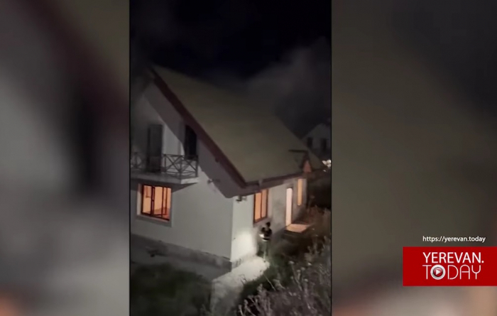  Los armenios queman sus casas en Zabukh -  VIDEO  