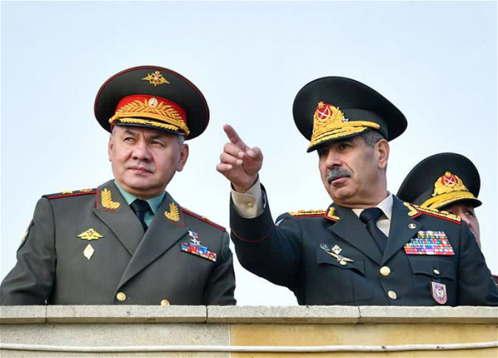  Les ministres de la Défense azerbaïdjanais et russe ont eu une conversation téléphonique 