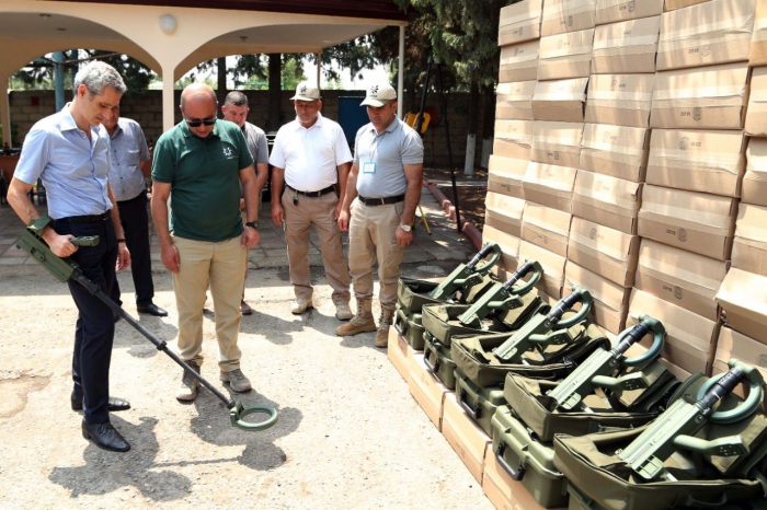  France donates numerous landmine detectors to Azerbaijan 