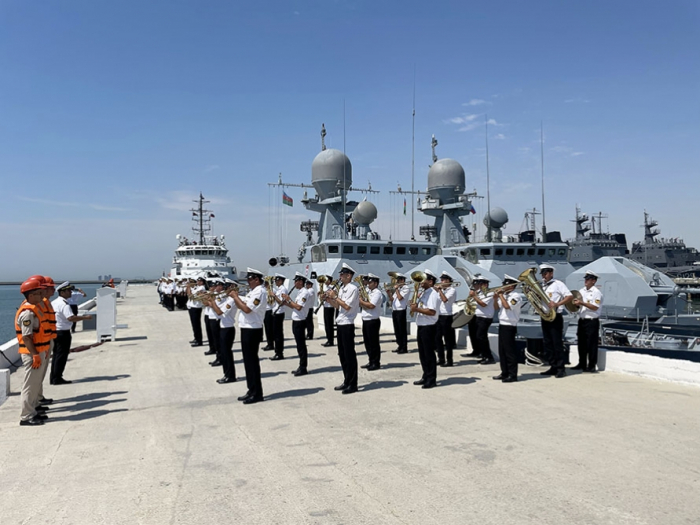   Kazakh warships arrive in Azerbaijan  