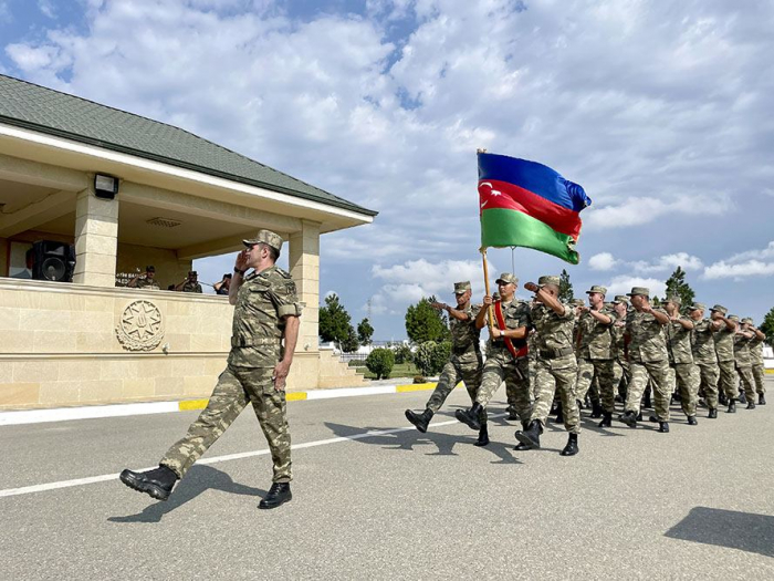   In aserbaidschanischer Armee Militäreidzeremonien für junge Soldaten abgehalten  