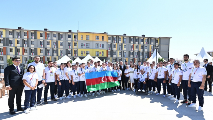  Ilham Aliyev et Mehriban Aliyeva rencontrent les athlètes azerbaïdjanais participant à la 5e édition des Jeux de la solidarité islamique 