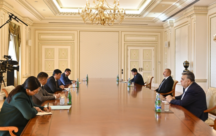  Le président Ilham Aliyev s’entretient avec le vice-président du Cabinet des ministres du Kirghizistan 