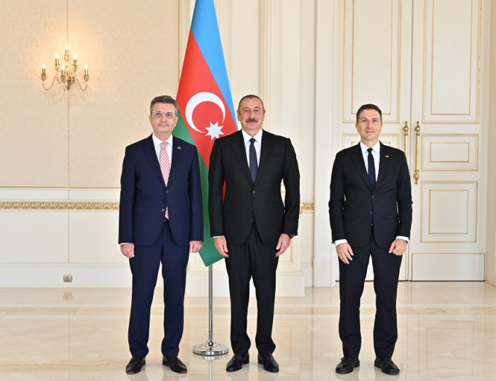   Presidente lham Aliyev recibe las cartas credenciales del nuevo embajador de Alemania en Azerbaiyán  