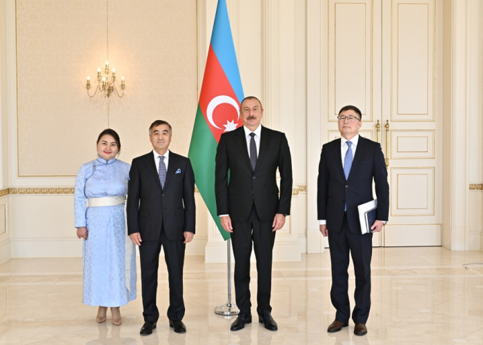 Le président Ilham Aliyev reçoit les lettres de créance des nouveaux ambassadeurs de plusieurs pays-  Photos 