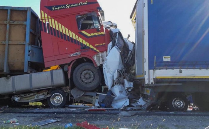      Rusiyada yol qəzası:    Ölənlərin sayı 16 nəfərə çatıb  
   
