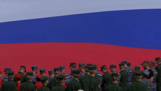  Russians celebrate National Flag Day -  NO COMMENT  