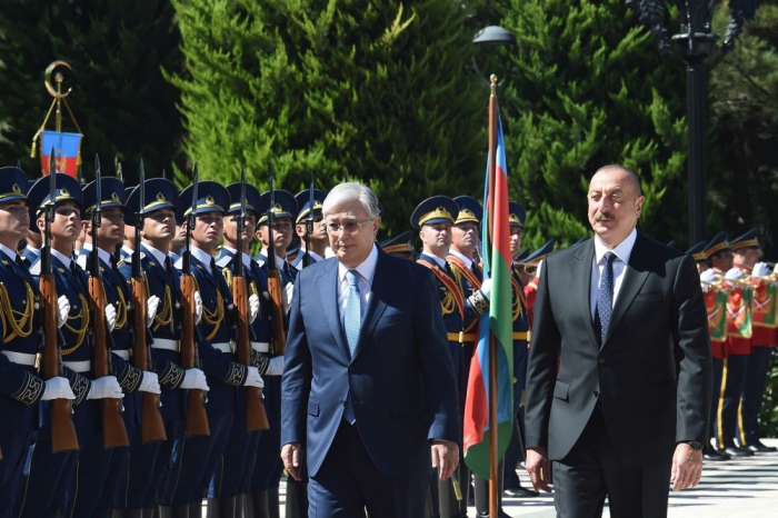   In Baku fand eine offizielle Begrüßungszeremonie für den Präsidenten von Kasachstan statt  