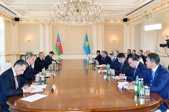  Azerbaijani President holds expanded meeting with Kazakhstan