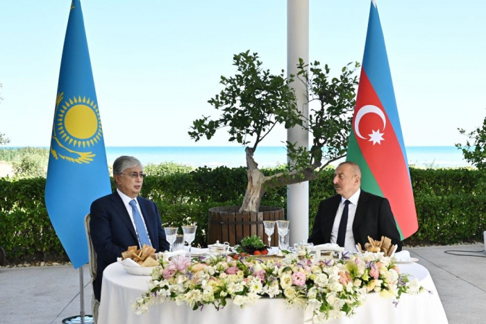   President Ilham Aliyev hosts official reception in honor of President of Kazakhstan   