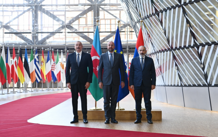   Treffen von Ilham Aliyev mit Charles Michel und Nikol Paschinjan beginnt in Brüssel  