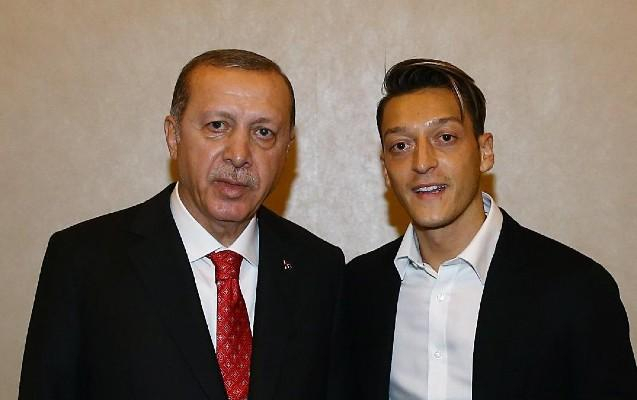    Ərdoğan Mesut Özilə saat hədiyyə etdi -    FOTO        
