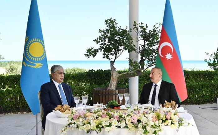    Kasım-Jomart Tokayevin şərəfinə rəsmi ziyafət verilib     
