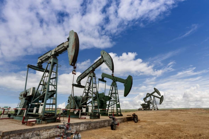 Azerbaijani oil price falls on world markets 