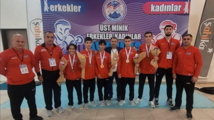 Junior Azerbaijani boxers win five European medals