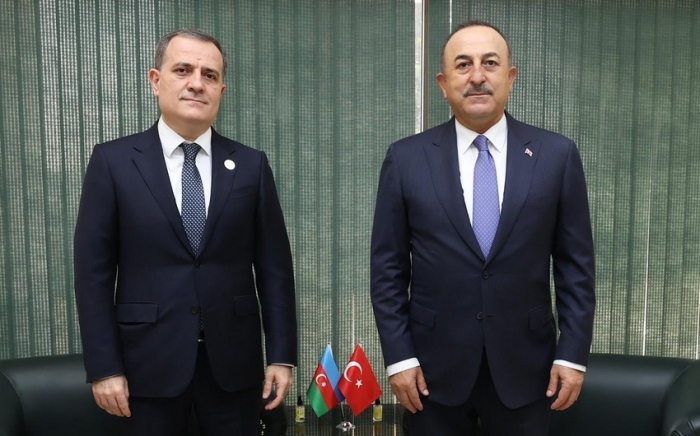   Ministro de Exteriores turco llama por teléfono a su homólogo azerbaiyano  