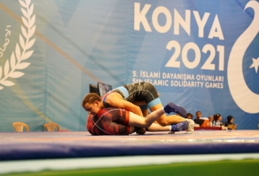 Luchadora azerbaiyana consigue la medalla de plata en los V Juegos de Solidaridad Islámica de Konya