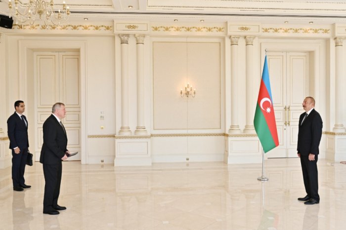  Presidente Ilham Aliyev acepta las credenciales del embajador entrante de Eslovaquia  