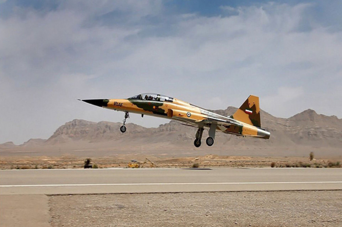   Im Iran ist ein Kampfflugzeug abgestürzt  