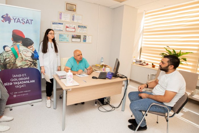 Məsud Aşina ağır yaralıları müayinə edib