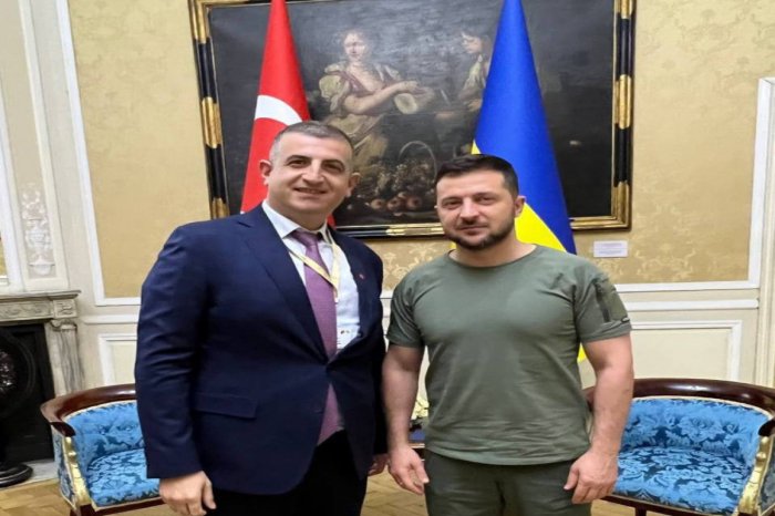    Zelenski Haluk Bayraktarı təltif etdi  
   