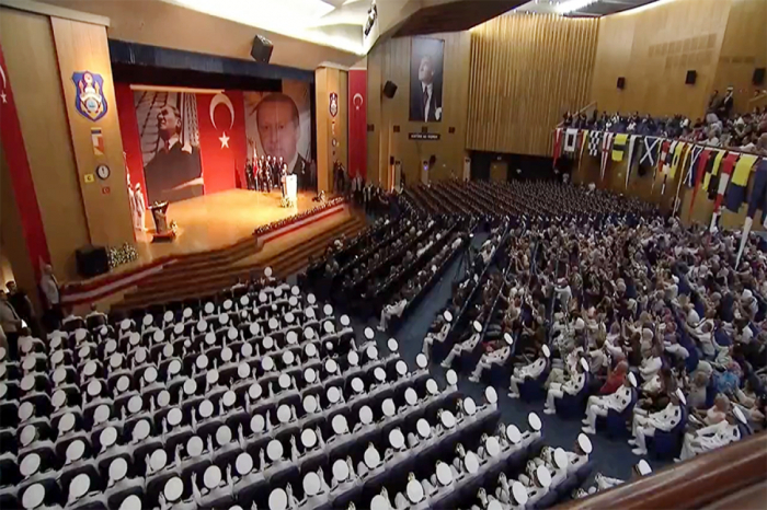   Verteidigungsminister nahm an der Abschlussfeier der türkischen Marine- und Luftfahrtschulen teil  