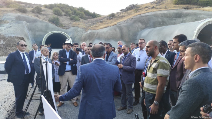 Diplomats view tunnel under completion on Azerbaijan