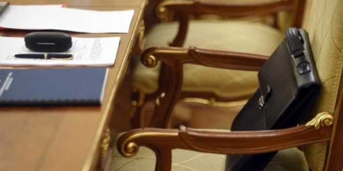    Azərbaycanda vəzifəli şəxs istefa verdi -    FOTO        

